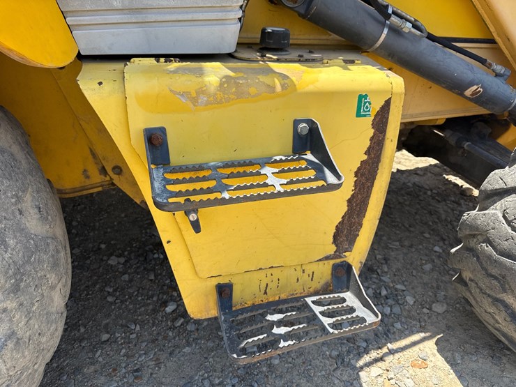2009-new-holland-b95b-image-28