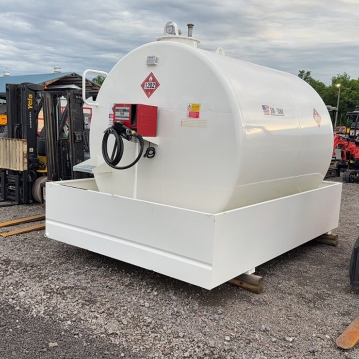 #2092 • 2025 AM TANK 2300 GALLON FUEL TANK