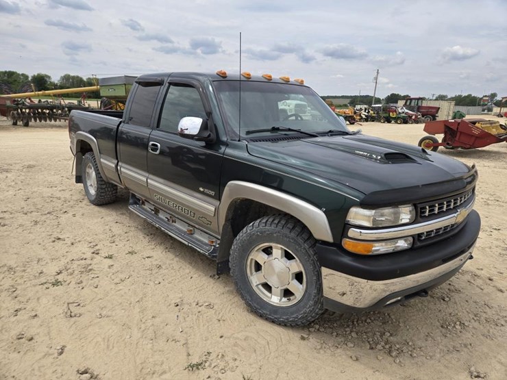2001-chevrolet-silverado-1500-image-3