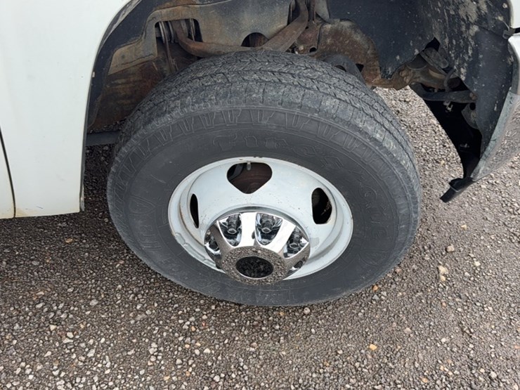 2012-chevrolet-3500-image-5