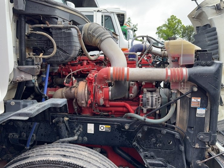 2015-peterbilt-579-image-19