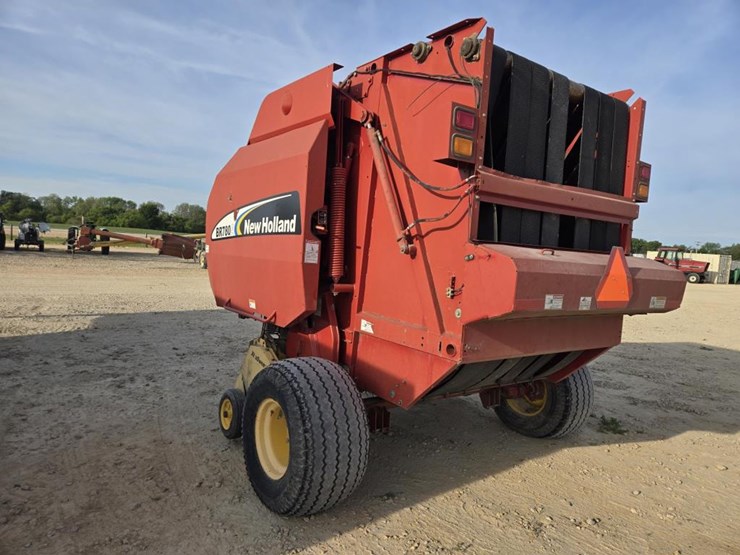 new-holland-br780a-image-13