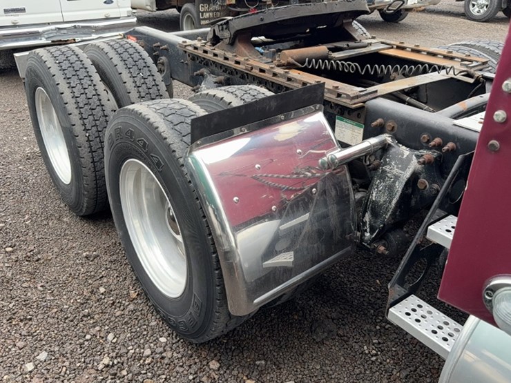 #2108-•-2000-freightliner-classic-road-tractor-image-5