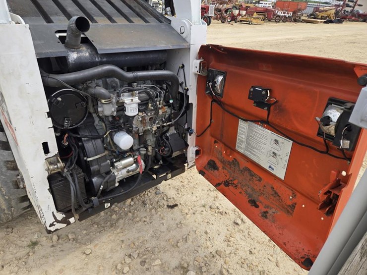 2009-bobcat-s330-image-12