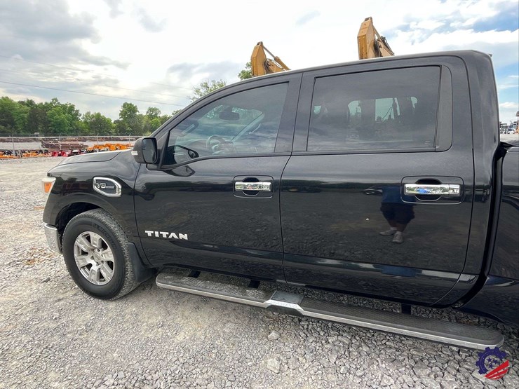 2017-nissan-titan-image-18