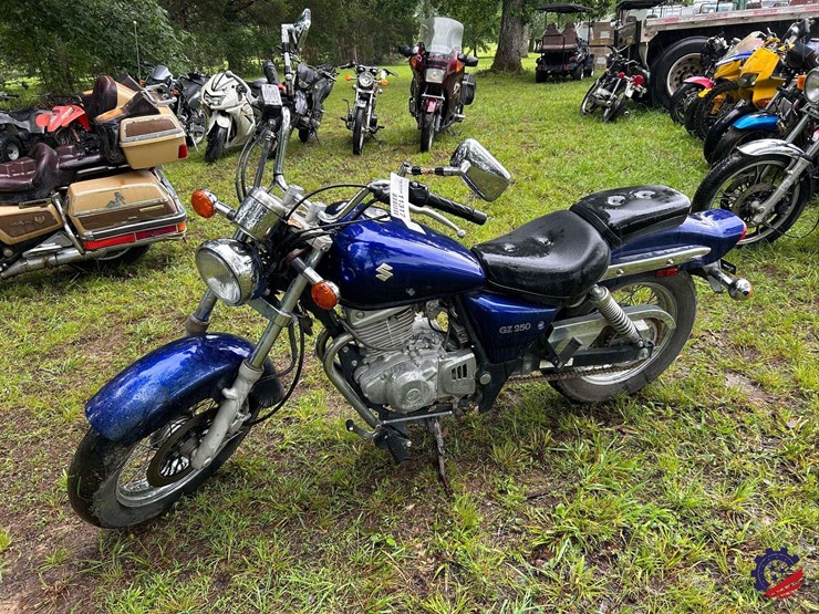 2007-suzuki-gz250-motorcycle-image-1