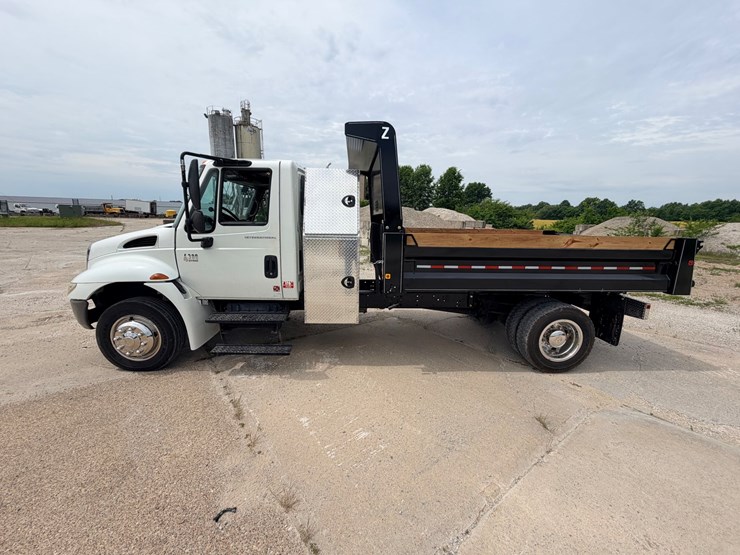 2005-international-durastar-4300-image-5