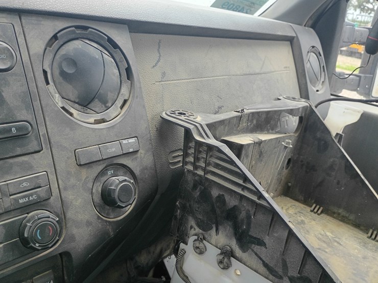2011-ford-f550-image-38