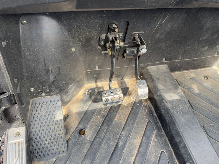 #3085-•-2019-cub-cadet-challenger-mx750-utv-image-16