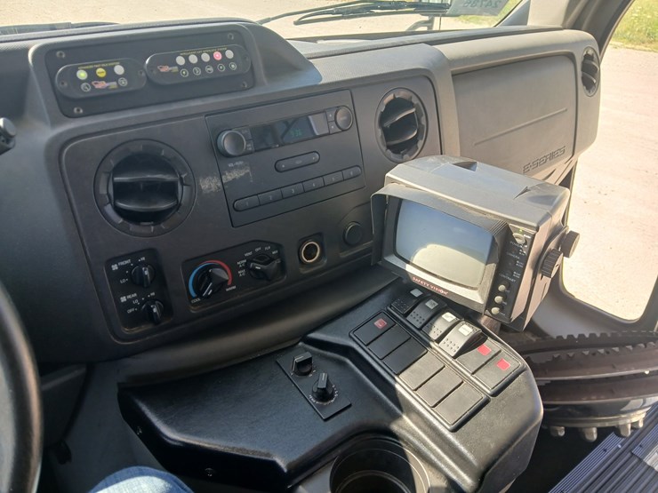 2009-ford-e450-image-56