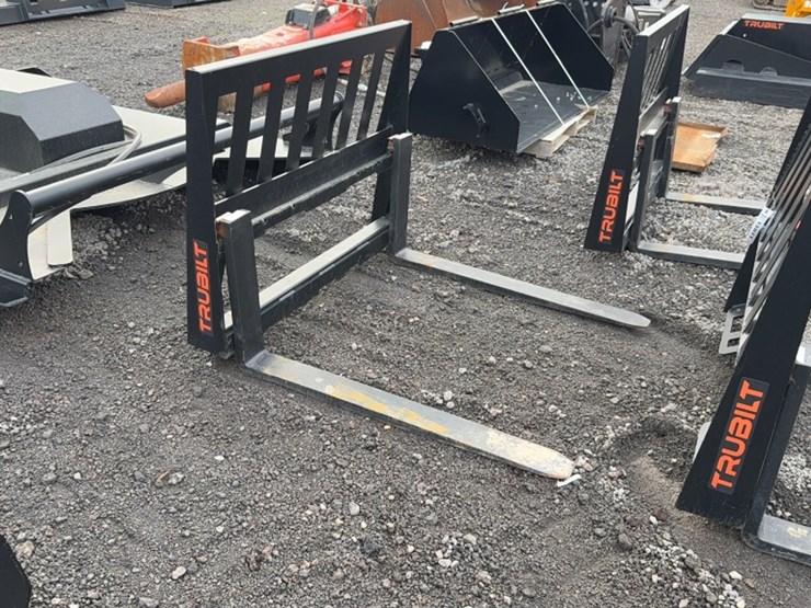 #2074-•-42"-skid-steer-pallet-forks-image-1