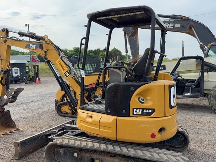 caterpillar-303-image-13