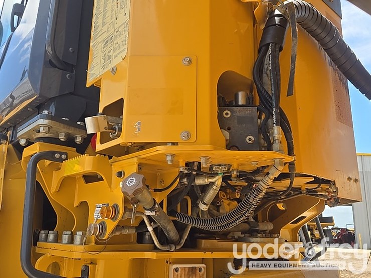 2023-deere-260e-image-15