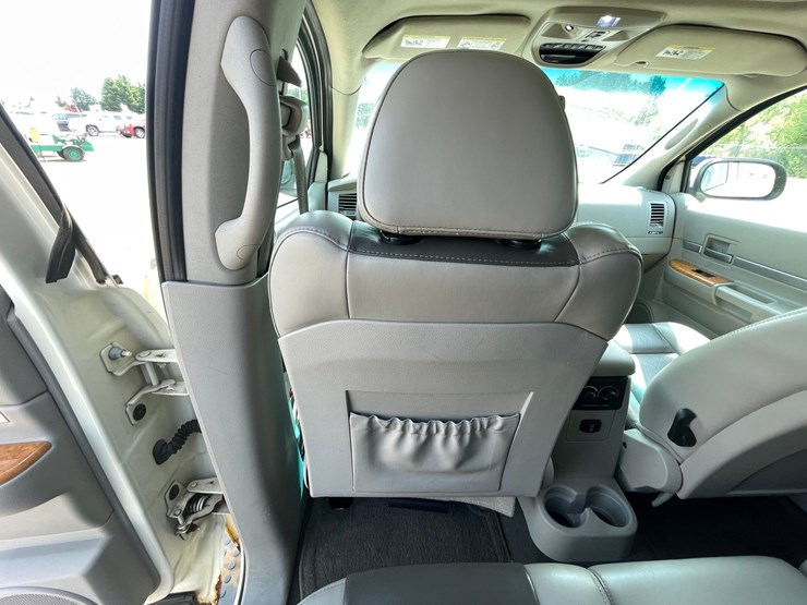 2009-chrysler-aspen-image-39