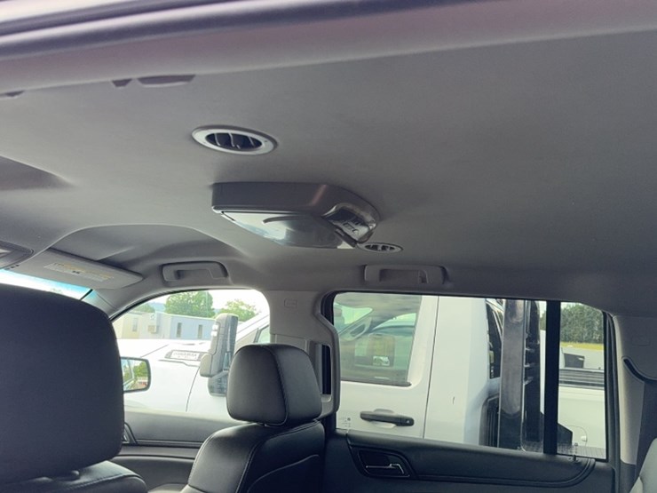 2015-chevrolet-suburban-image-13