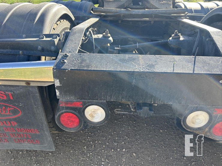 2017-peterbilt-389-image-52
