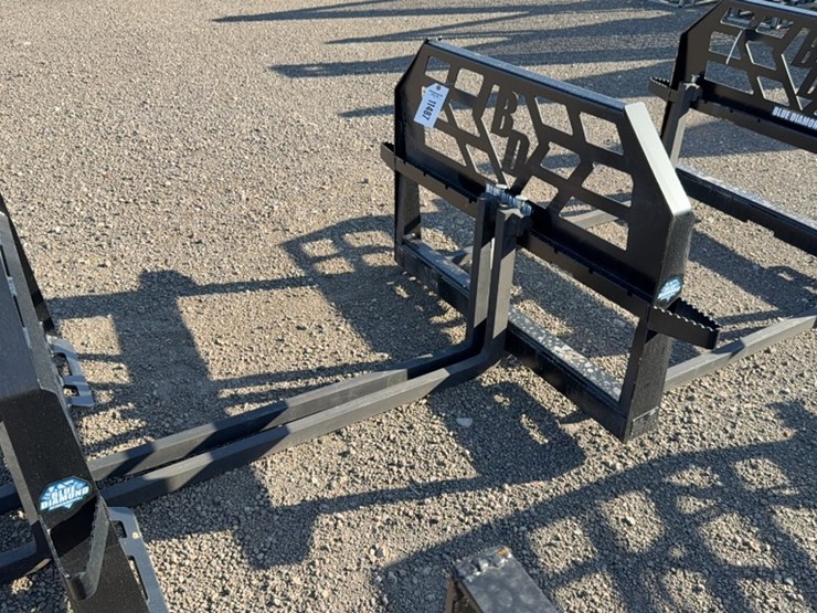#2039-•-blue-diamond-48"-skid-steer-block-pallet-forks-image-2