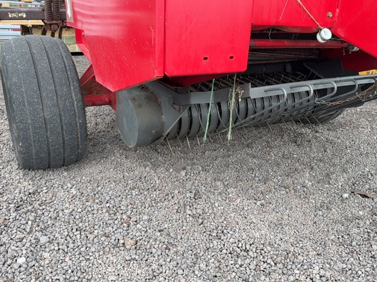 massey-ferguson-1745-image-3