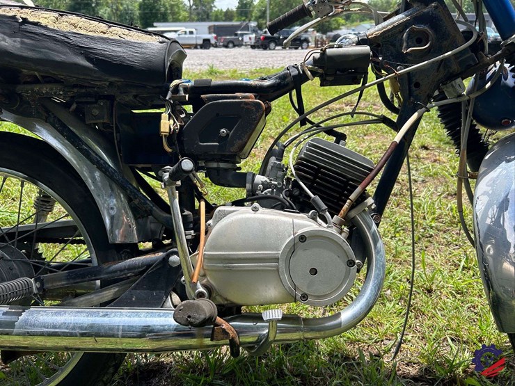 yamaha-100-motorcycle-image-11