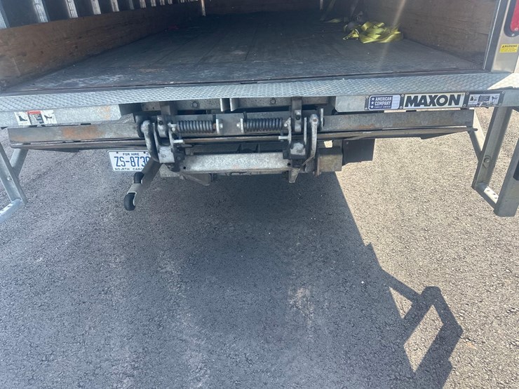 2022-isuzu-npr-image-13