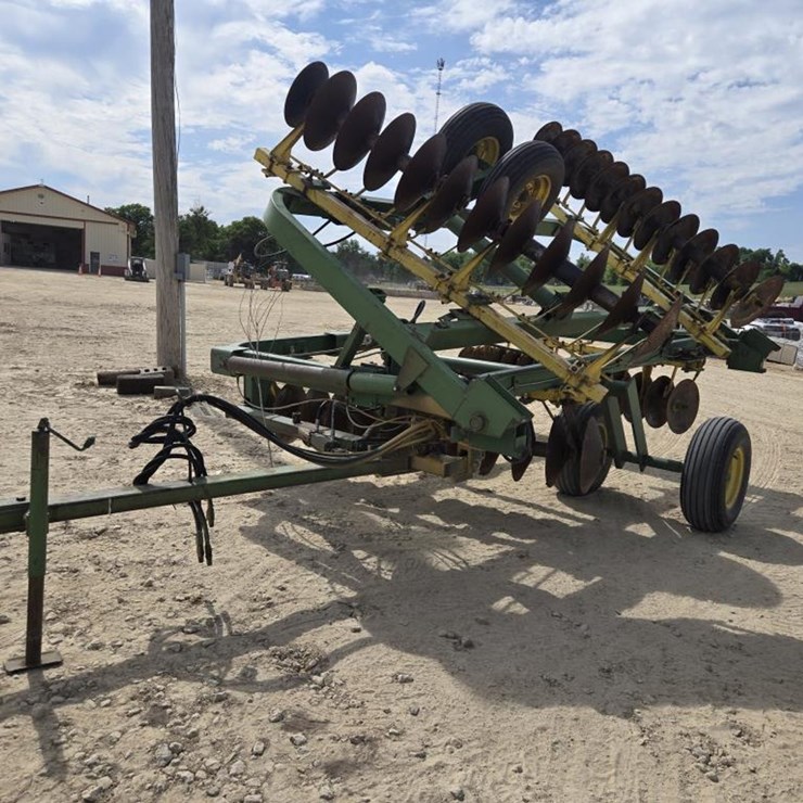 JOHN DEERE 220
