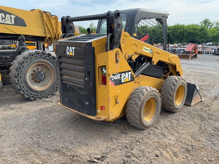 caterpillar-242d-image-8