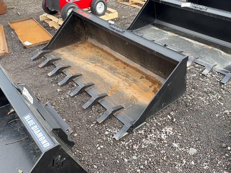 #2062-•-trubilt-66"-skid-steer-smooth-bucket-image-2