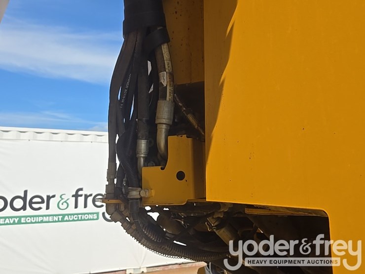 2023-deere-260e-image-21