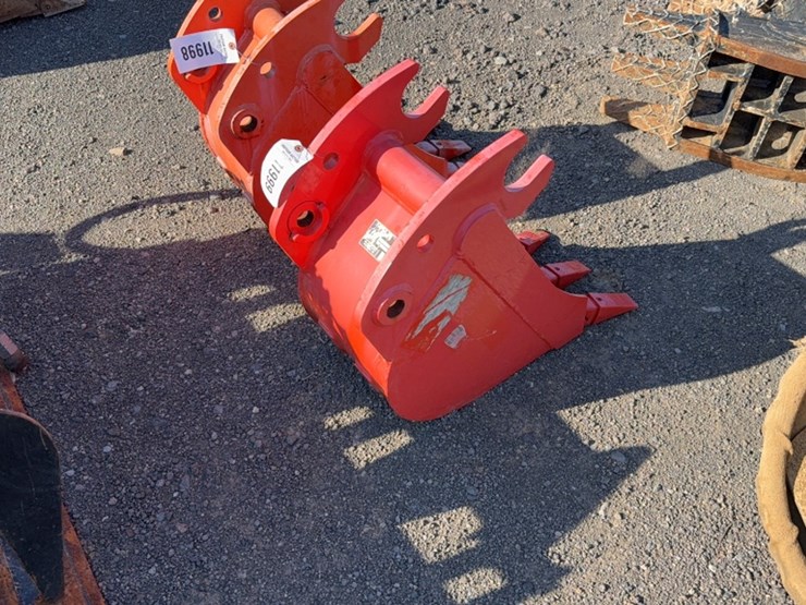 #2007-•-kubota-12"-excavator-bucket-image-3