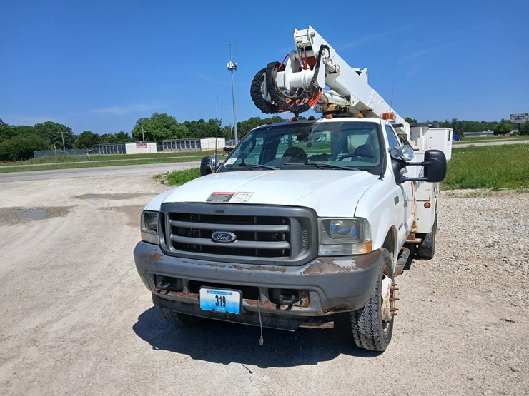 2003-ford-f550-image-16