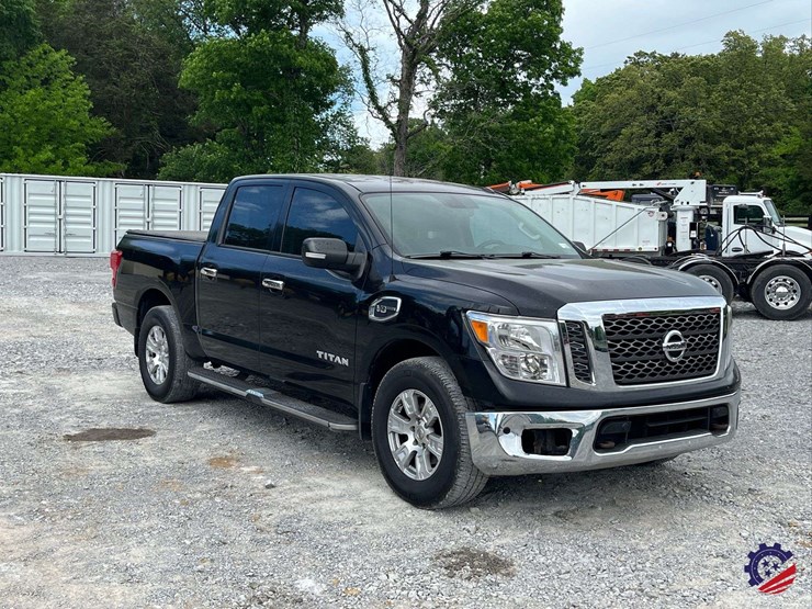2017-nissan-titan-image-11