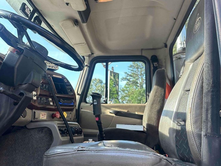 2001-mack-ch613-image-26