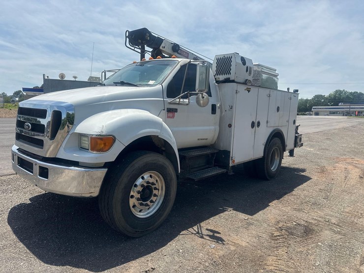 2007-ford-f750-image-13