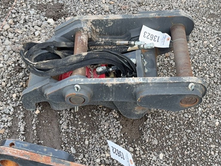 #2027-•-excavator-hyd-quick-coupler-image-2