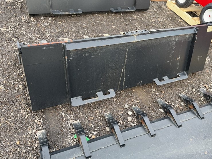 #2063-•-66"-skid-steer-tooth-bucket-image-3