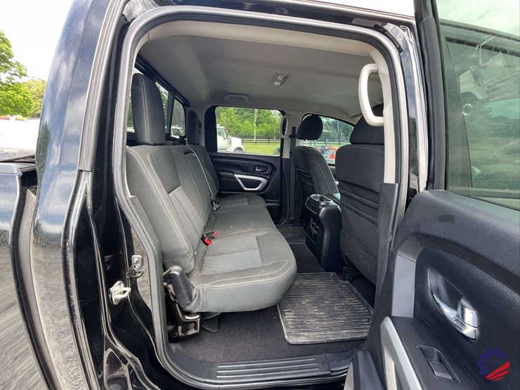 2017-nissan-titan-image-45