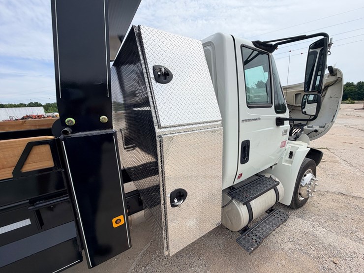 2005-international-durastar-4300-image-86