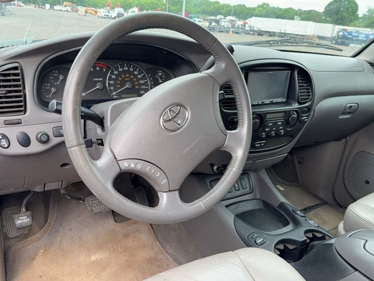 2007-toyota-sequoia-image-19