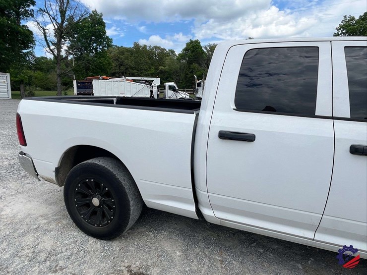 2014-dodge-1500-image-30