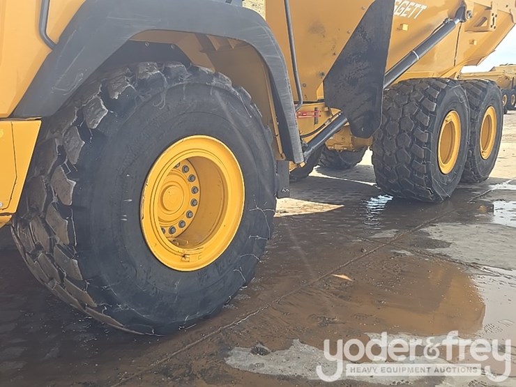 2023-deere-260e-image-11