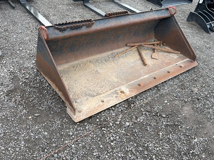 #2042-•-cat-66"-skid-steer-smooth-bucket-image-1
