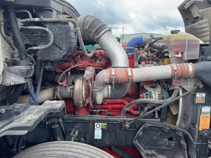 2015-peterbilt-579-image-21