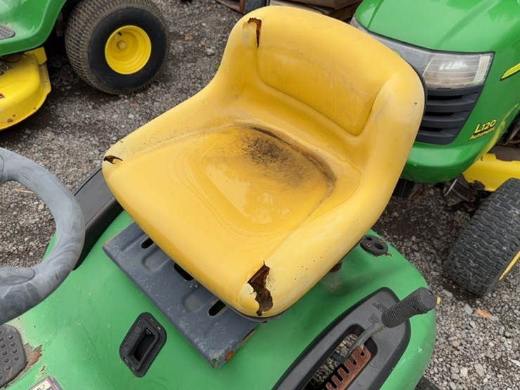 john-deere-d130-image-8