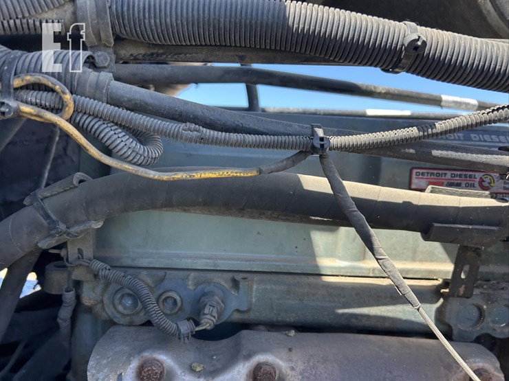 2000-freightliner-fld120-image-72
