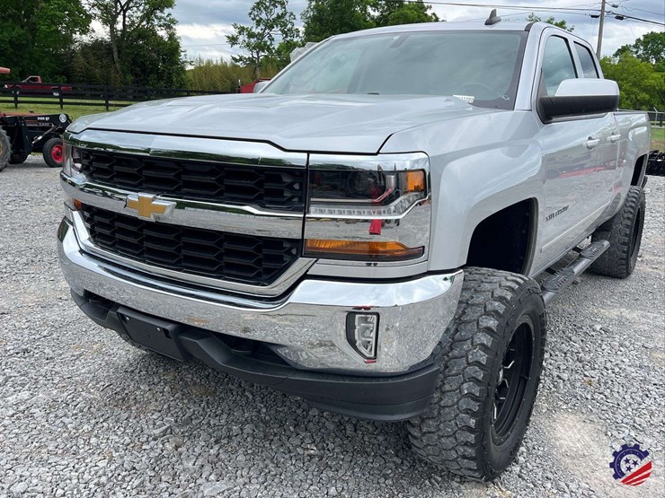 2017-chevrolet-silverado-lt-pickup-truck-image-15