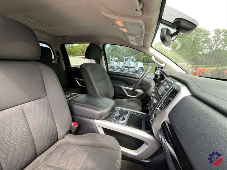 2017-nissan-titan-image-56