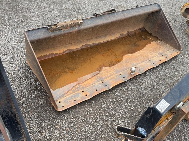 #2014-•-cat-72"-skid-steer-smooth-bucket-image-1