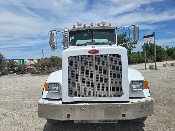 2009-peterbilt-365-image-35