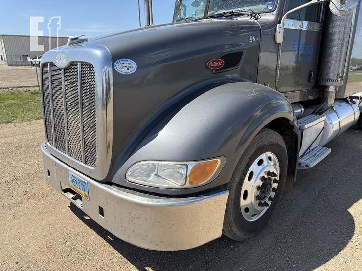 2009-peterbilt-386-image-13