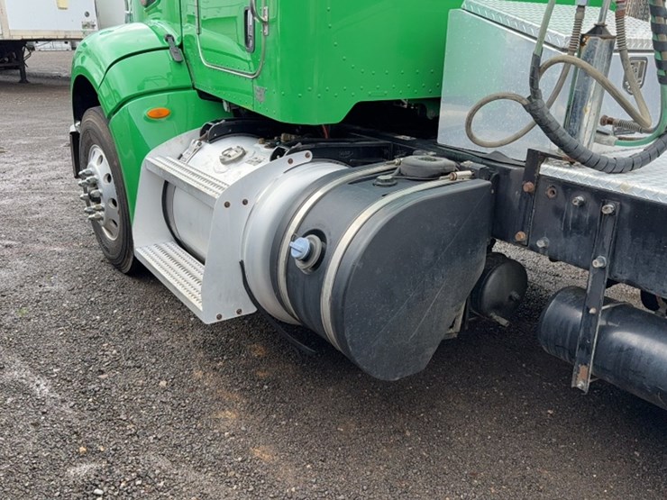 2014-peterbilt-386-image-12